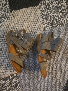 MIZ MOOZ LEATHER SANDALS. SZ 41